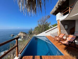 PARAISO DE LOS ANGELES est une petite propriété exclusive au sud de la côte pacifique mexicaine, dans l’état de Oaxaca. il se trouve entre le village de pêche